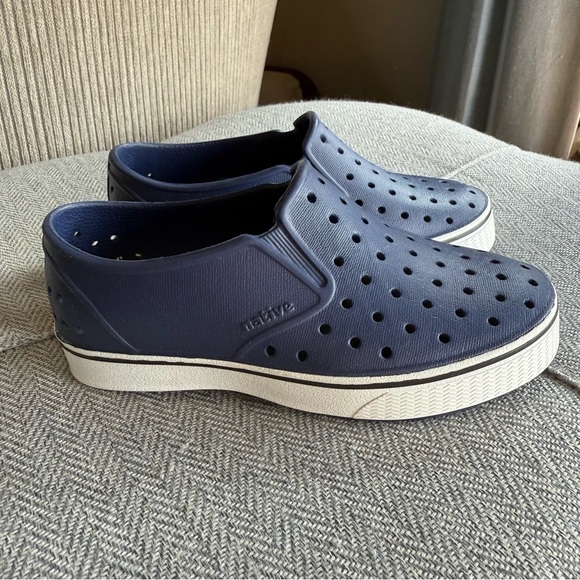 Native kid’s Blue Slip-On Shoes - Picture 1 of 8